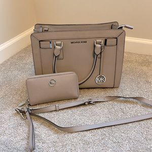 Michael Kors purse & wristlet